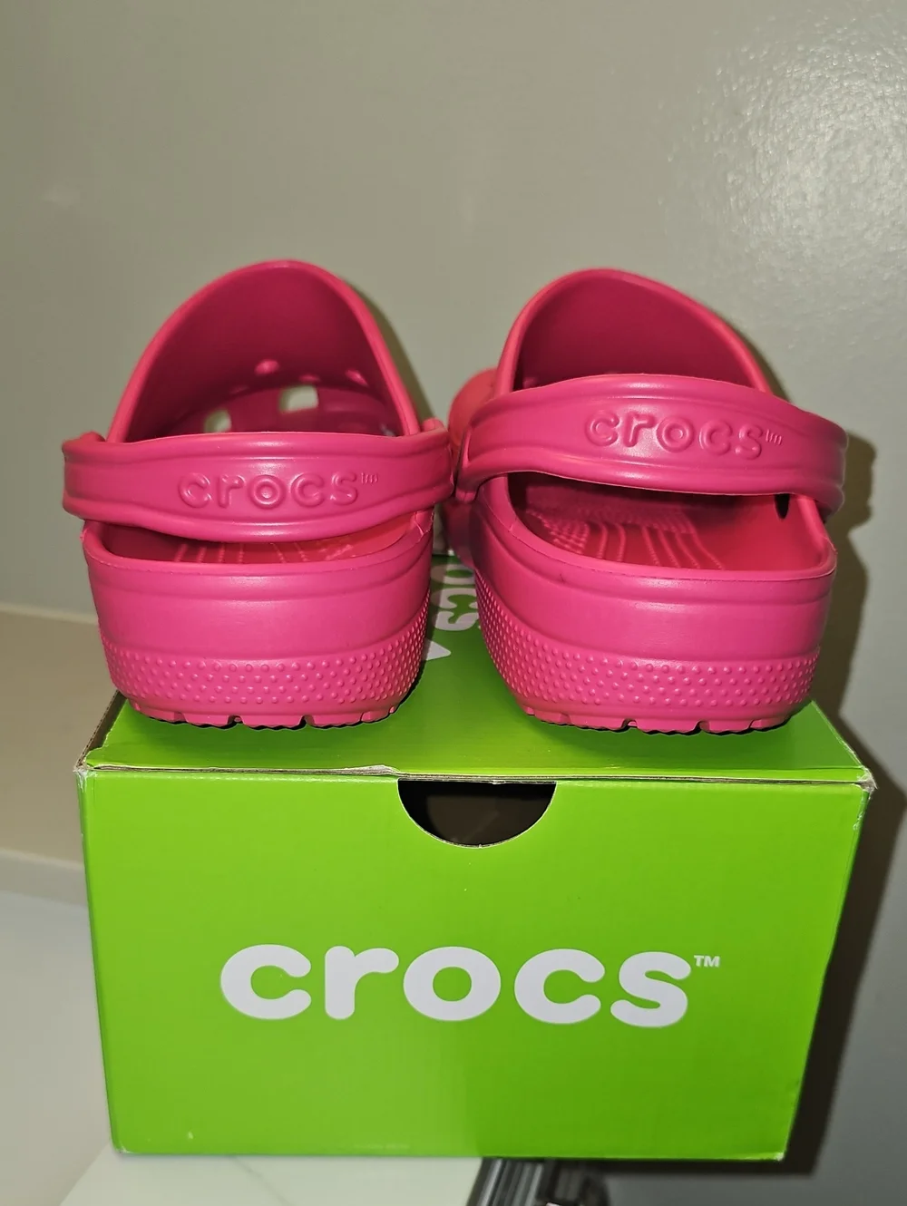 Crocs Classic Unisex Clogs In Dragonfruit. NIB. UNISEX.